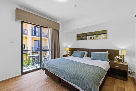 Renovated Family Apartment With Pool & WiFi - Accommodation Main Beach 2