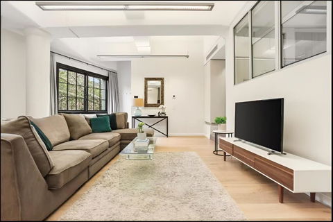 Renovated Warehouse Conversion In Heart Of Sydney - Accommodation Main Beach 1