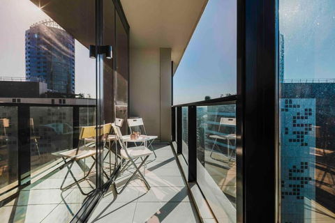 Resort Lifestyle Urban Apt - Pool, Gym, Sauna - Accommodation Main Beach 1