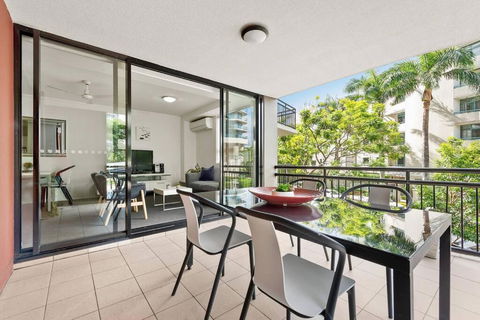 Resort Living - 10mins CBD - 2Bed / 2Bath / 1Car - Accommodation Main Beach 2
