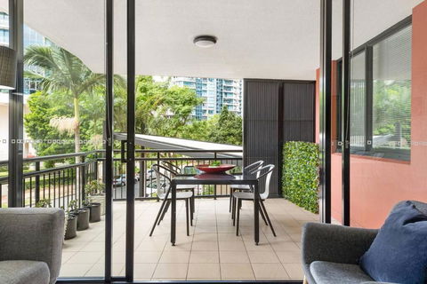 Resort Living - 10mins CBD - 2Bed / 2Bath / 1Car - Accommodation Main Beach 1
