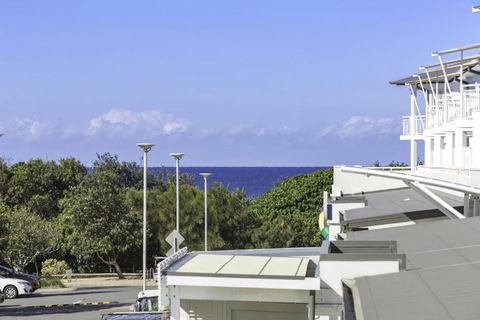 RESORT ON THE BEACH 1219/20 - Accommodation Main Beach 3