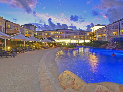 RESORT ON THE BEACH 2214/2215 - Accommodation Main Beach 0