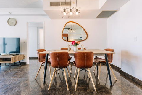 Resort Style Chevron Apartments Surfers Paradise By Gold Coast Travels - Accommodation Main Beach 2
