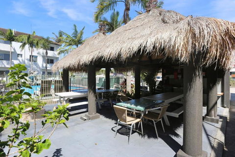 Resort Style Holiday - Accommodation Main Beach 1