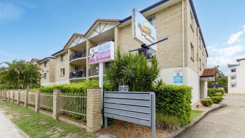 Resort Style Unit Across From The Water - Accommodation Main Beach 1