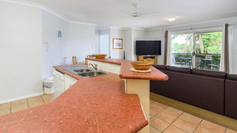 Resort Style Unit Across From The Water - Accommodation Main Beach 2