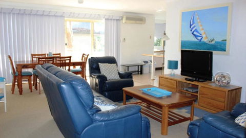 Rest At The Nest On Booner - Accommodation Main Beach 1