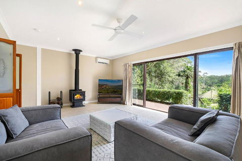 Retreat W Pool On Acreage - Accommodation Main Beach 1
