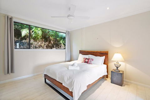 Retreat W Pool On Acreage - Accommodation Main Beach 2