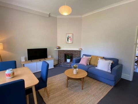 Retro Apt 6 Mins To Victoria Quay - Accommodation Main Beach 3