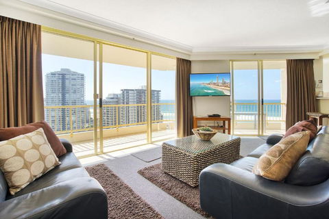 Retro Main Beach Hidden Gem With Waterfront Views - Accommodation Main Beach 2