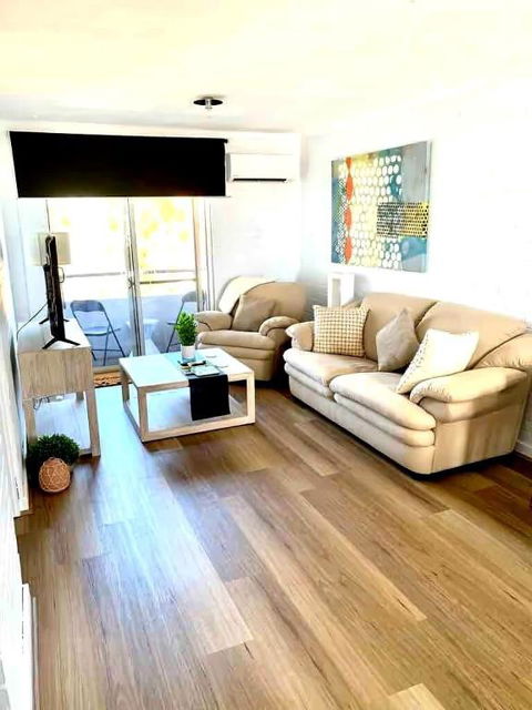 Right In Fremantle - Accommodation Main Beach 0