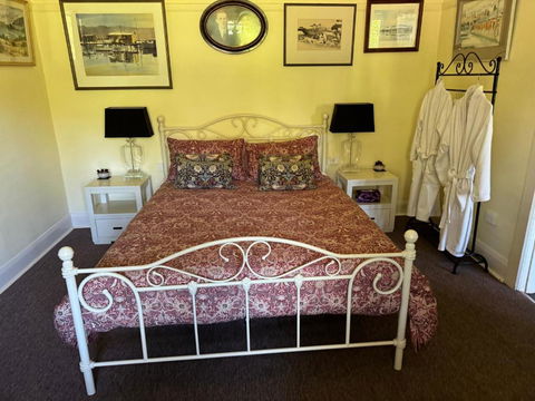 River Front Estate - Accommodation Main Beach 1
