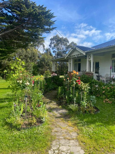 River Front Estate - Accommodation Main Beach 0