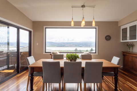 River Haven Serene Spacious With River Views - Accommodation Main Beach 1