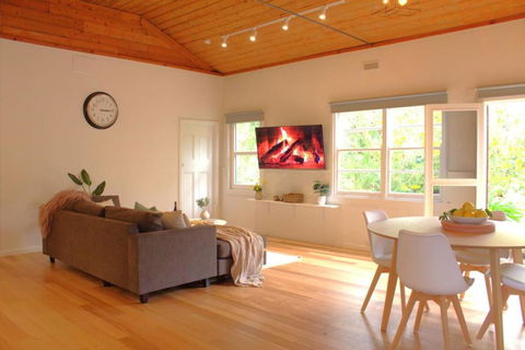 River Lea Cottage - Accommodation Main Beach 1