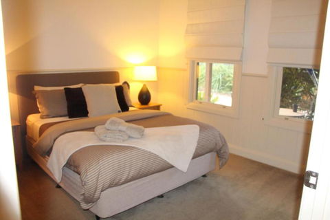 River Rock Cottage Centrally Located And Dog Friendly - Accommodation Main Beach 1