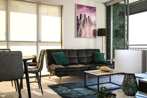 River View Apartment In Brisbane With Parking - Accommodation Main Beach 0