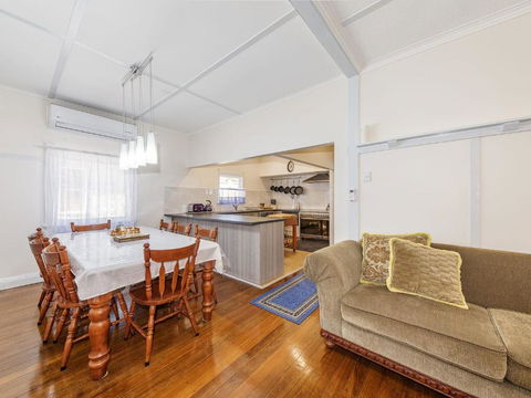 River View Cottage - Accommodation Main Beach 3