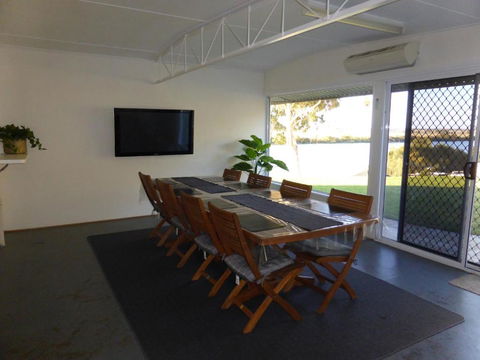 Riverfront Holiday House - Accommodation Main Beach 1