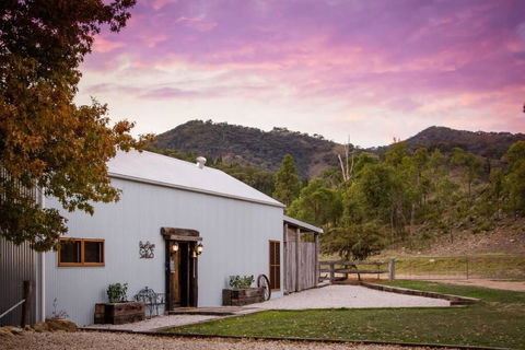 Riverlea Stables- Style And Charm Await You! - Accommodation Main Beach 0