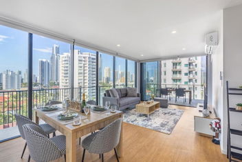 Riverside 2BR Delicate Apt with Accommodation Main Beach