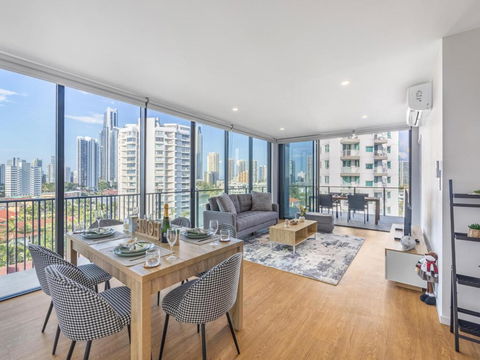 Riverside 2BR Delicate Apt - Accommodation Main Beach 0