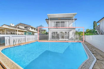 Riverside 3 Bedroom House In Surfers Paradise with Accommodation Main Beach