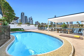Riverside 3Bedroom Sunny House In Surfers Paradise with Accommodation Main Beach