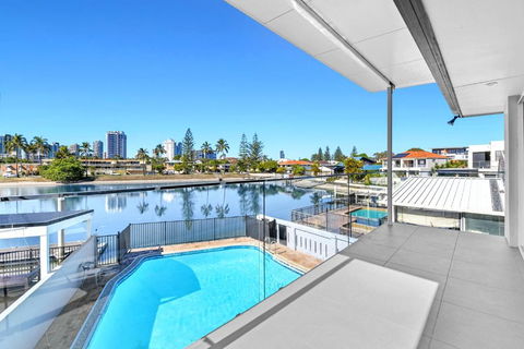Riverside 4 Bedroom House Unit In Surfers Paradise - Accommodation Main Beach 0