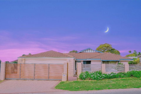 Riverside 5bedrooms Holiday House With Swimming Pool - Accommodation Main Beach 0