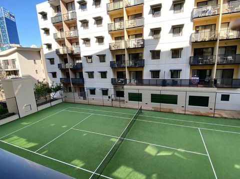 RIVERSIDE CITY VIEW PARKING NETFLIX WIFI WINE FREE - Accommodation Main Beach 3