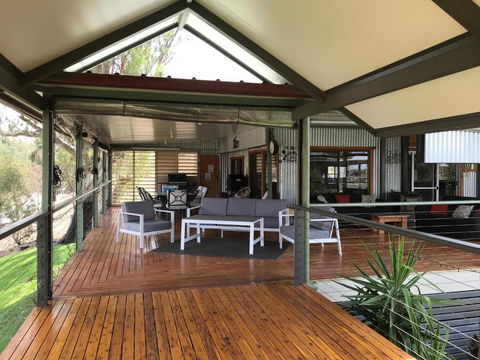Riverside Farm Retreat - Accommodation Main Beach 3