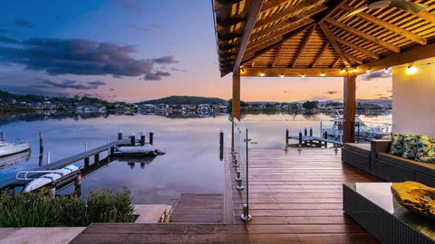 Riverside Retreat - Absolute Waterfront - Accommodation Main Beach 0