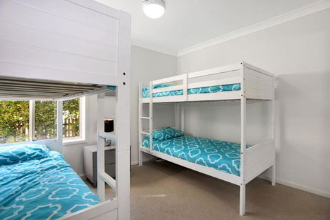 Riverside Views Hawks Nest - Accommodation Main Beach 3