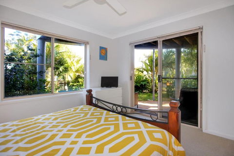 Riverside Views Hawks Nest - Accommodation Main Beach 2