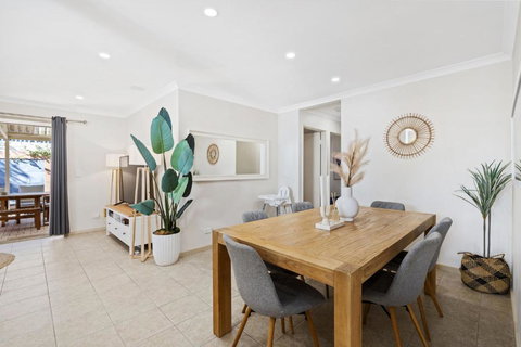 Rivervale Family Retreat - Accommodation Main Beach 0