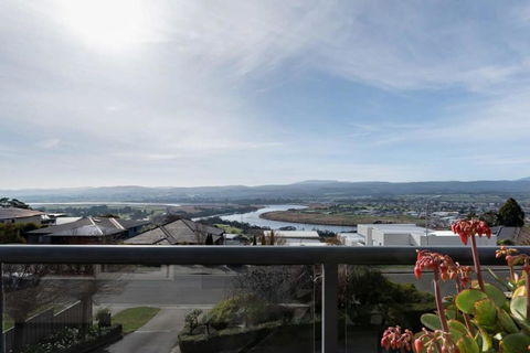 Riverview Escape - Accommodation Main Beach 2