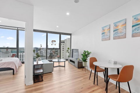 RiverViews 1BR 1BA Skytower Apt With Pool, Gym, Sauna - Accommodation Main Beach 0