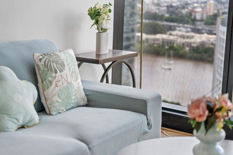 RiverViews 1BR 1BA Skytower Apt With Pool, Gym, Sauna - Accommodation Main Beach 2