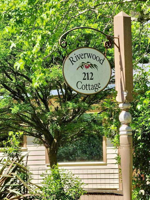Riverwood Cottage, Accessible Accommodation - Accommodation Main Beach 0