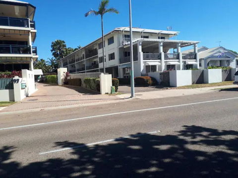 Residential Two-bedroom Unit On The Strand, Self-check In, Wi-fi - Accommodation Main Beach 3