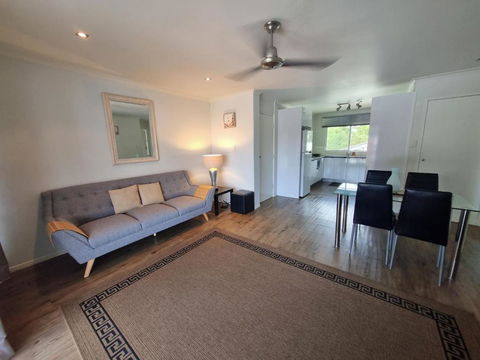 Residential Two-bedroom Unit On The Strand, Self-check In, Wi-fi - Accommodation Main Beach 0