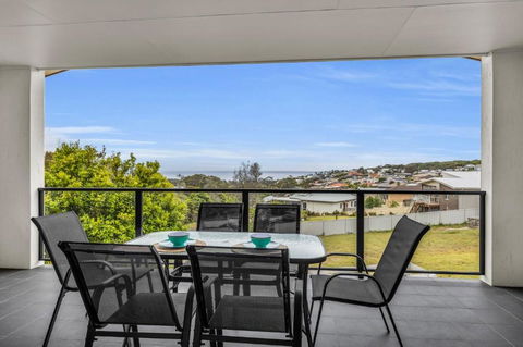 Salty Views - Accommodation Main Beach 0