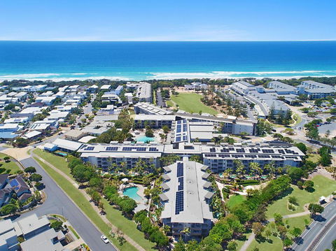 Salt&Pepper Sanctuary - Plunge Pool Resort Apartment By UHoliday - 2BR, 1BR And Studio Hotel Room Configurations Available - Accommodation Main Beach 0