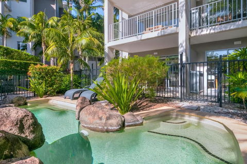 Salt&Pepper Sanctuary - Plunge Pool Resort Apartment By UHoliday - 2BR, 1BR And Studio Hotel Room Configurations Available - Accommodation Main Beach 1