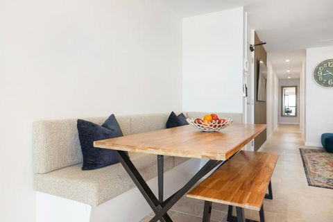 Salty Joe\'s Beachfront Retreat - Accommodation Main Beach 3