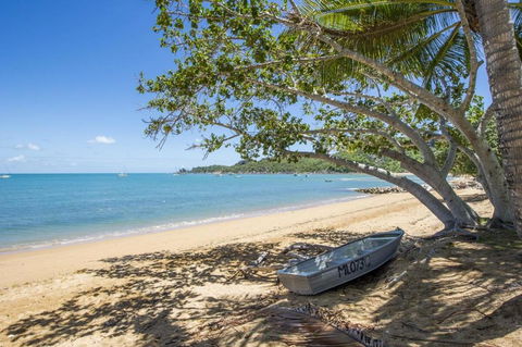 SAILS 9 Beachfront Getaway Horseshoe Bay - Accommodation Main Beach 1