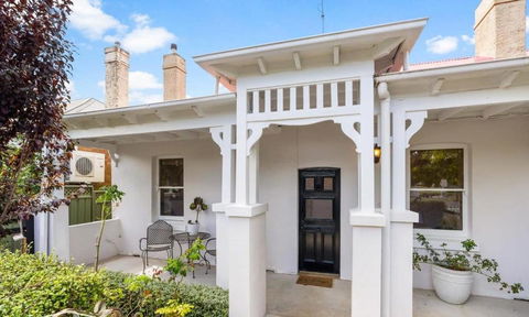 Roseland Cottage - CBD Heritage - Accommodation Main Beach 0